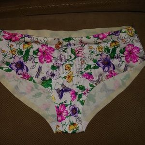 VS Hiphugger pantie. Size Med